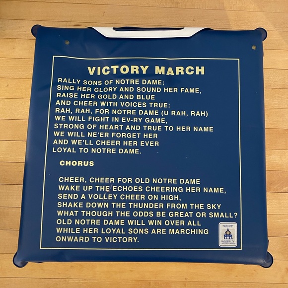 Notre Dame stadium seat cushion - Picture 2 of 6